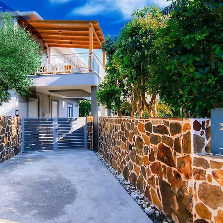 Bitsakis Family Ii - Luxury House Ferienhaus *
